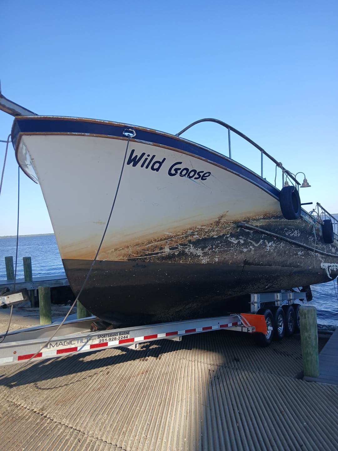 Professional boat salvage team Duval County Florida