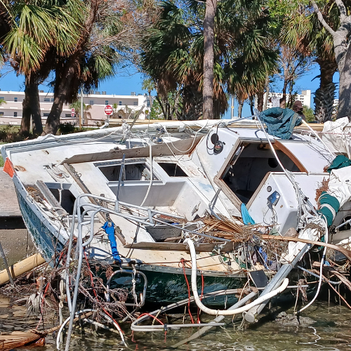 Professional boat salvage team Putnam County Florida