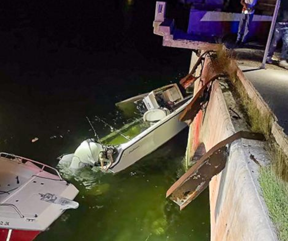 Professional boat salvage team Taylor County Florida