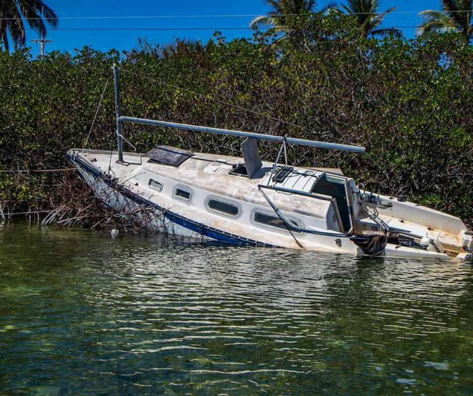 Professional boat salvage team Lee County Florida