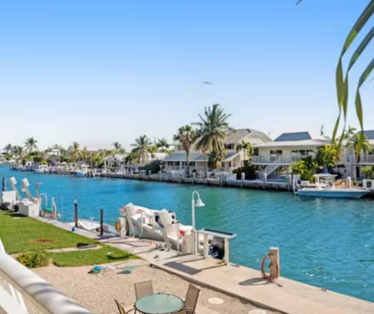 Quiet coastal neighborhood in Key Colony Beach Florida
