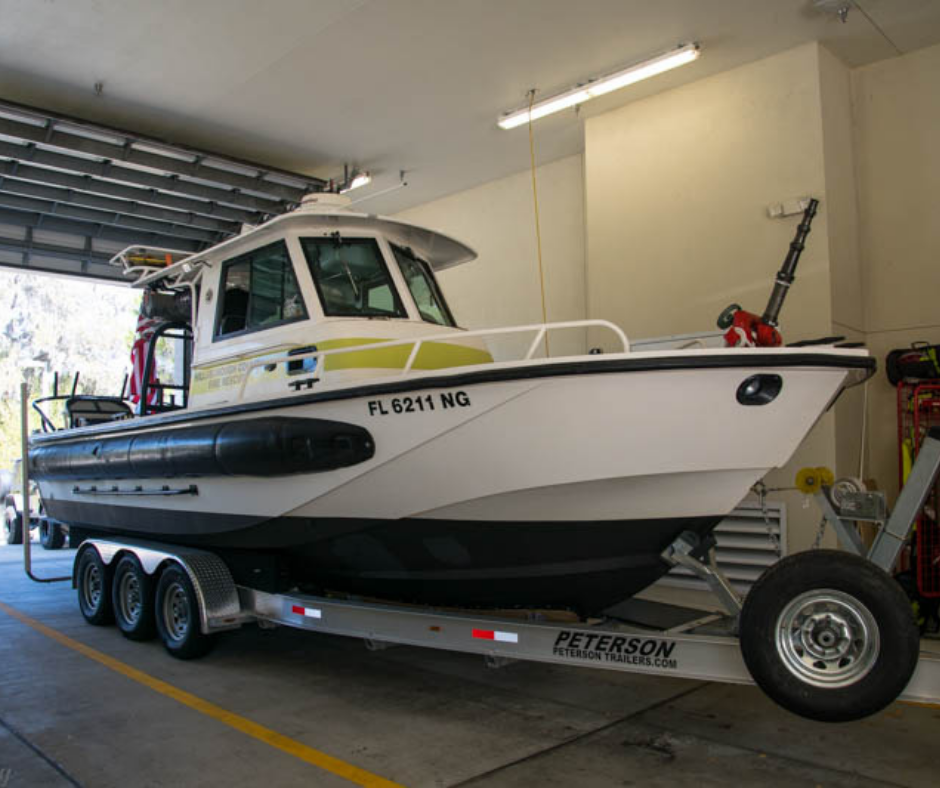 Professional boat salvage team Collier County Florida