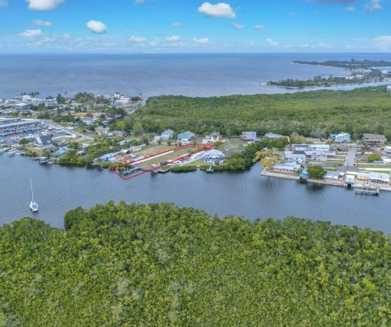 Aerial view of waterfront properties and marinas in Ruskin Florida.
